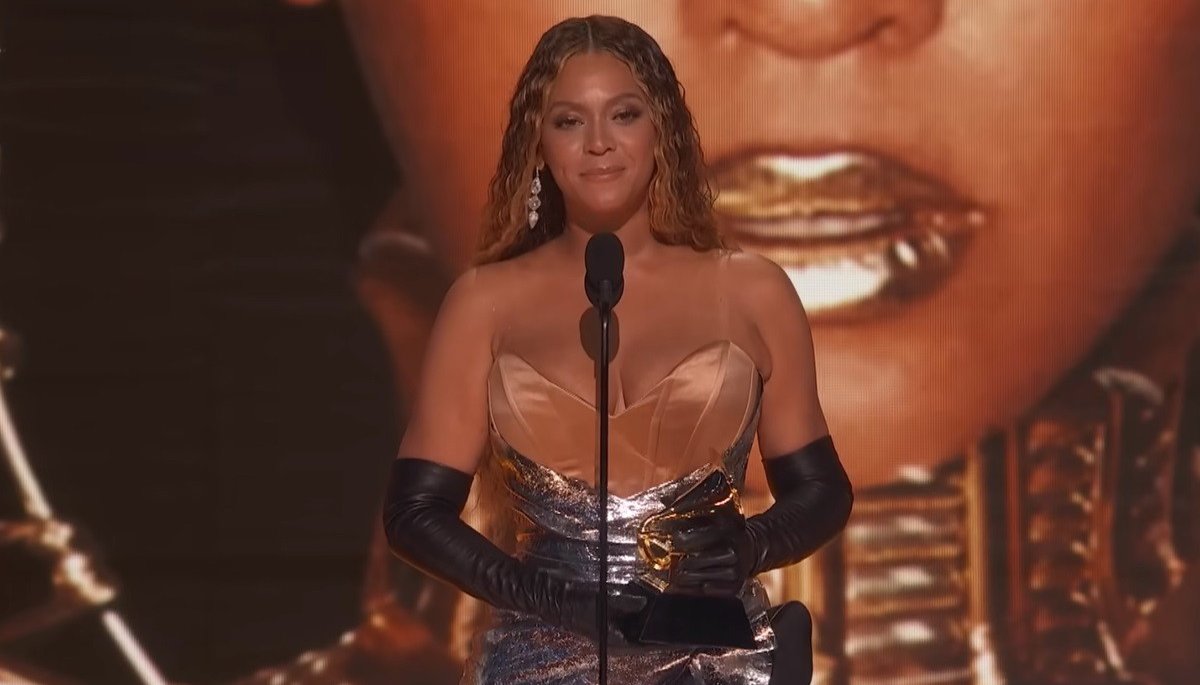 Beyoncé lidera las nominaciones para los premios Grammy 2025 con un total de 11 candidaturas.