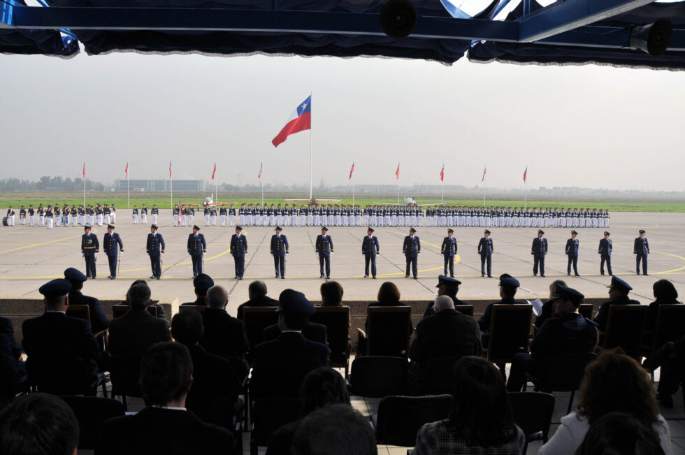 FACH convoca a médicos, dentistas, enfermeros y abogados para unirse a la institución.