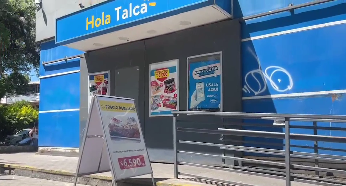 Violenta entrada de delincuentes en un supermercado de Talca.