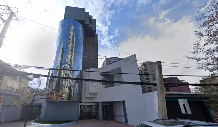 Mujer fallece durante un procedimiento quirúrgico en una clínica estética de Providencia.