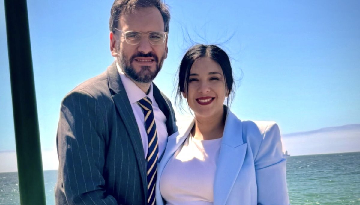 Karol Cariola y Tomás de Rementería anuncian que esperan un niño: «Nuestra única deseo es que nazca saludable».