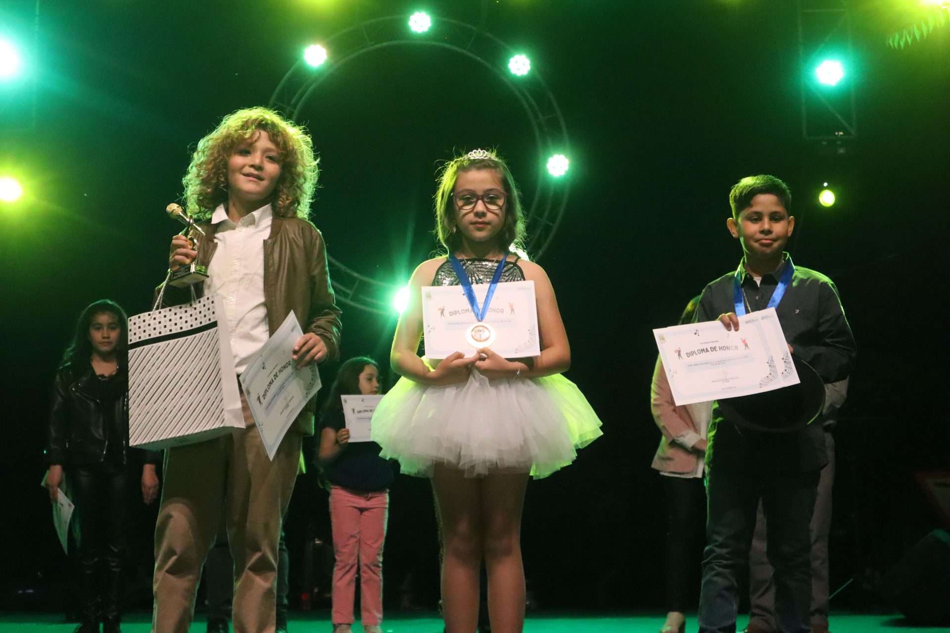 Se llevó a cabo el Gran Festival de la Voz Escolar en Quinta de Tilcoco.