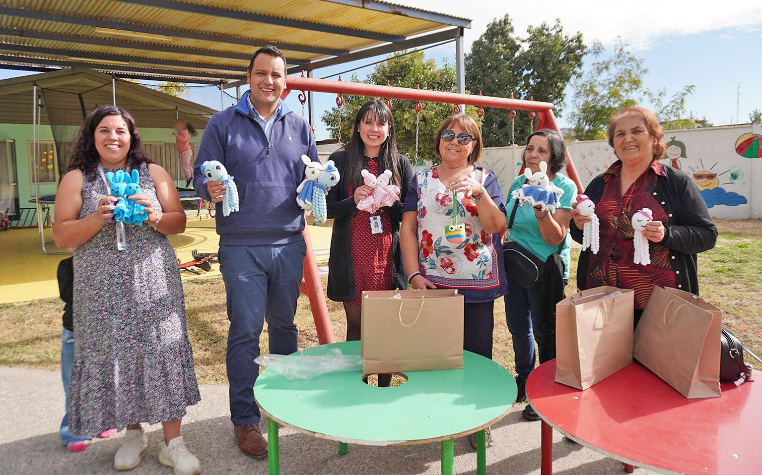 Servicio de protección presenta «caja de memoria» para conservar la historia de niños y niñas en familias adoptivas.