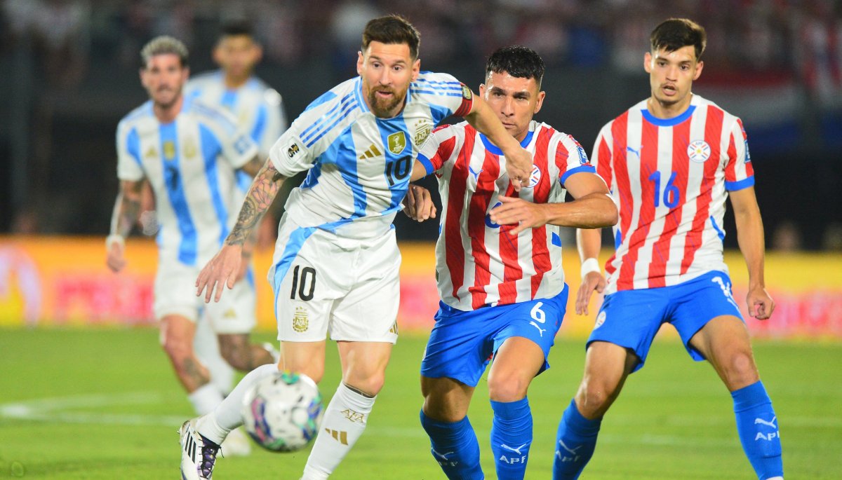 Paraguay venció a Argentina en casa después de 15 años y sueña con clasificar al Mundial.
