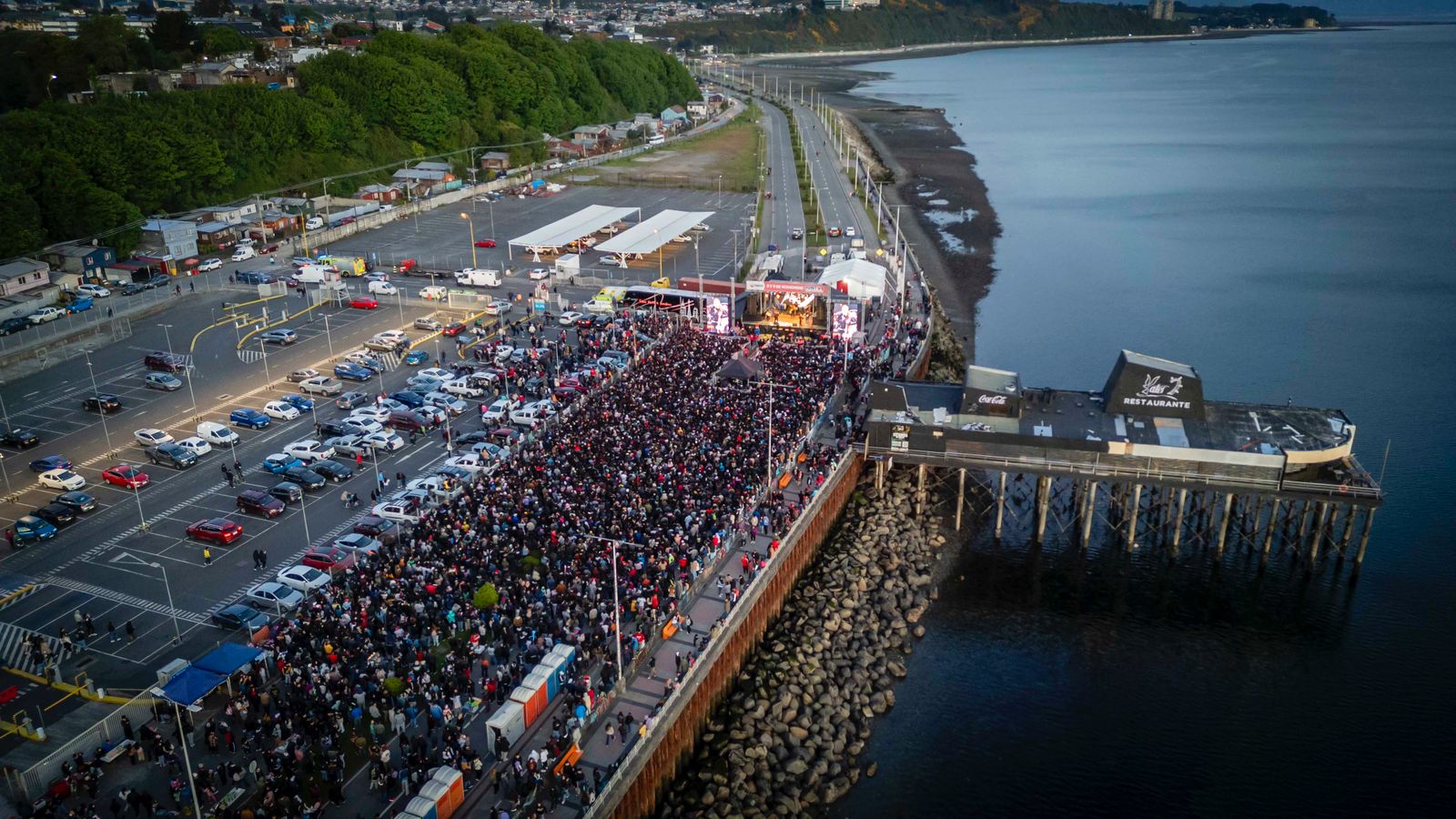 La Gira Teletón 2024 concluye en Puerto Montt, finalizando su trayecto de norte a sur con una caravana de artistas y una conmovedora historia.
