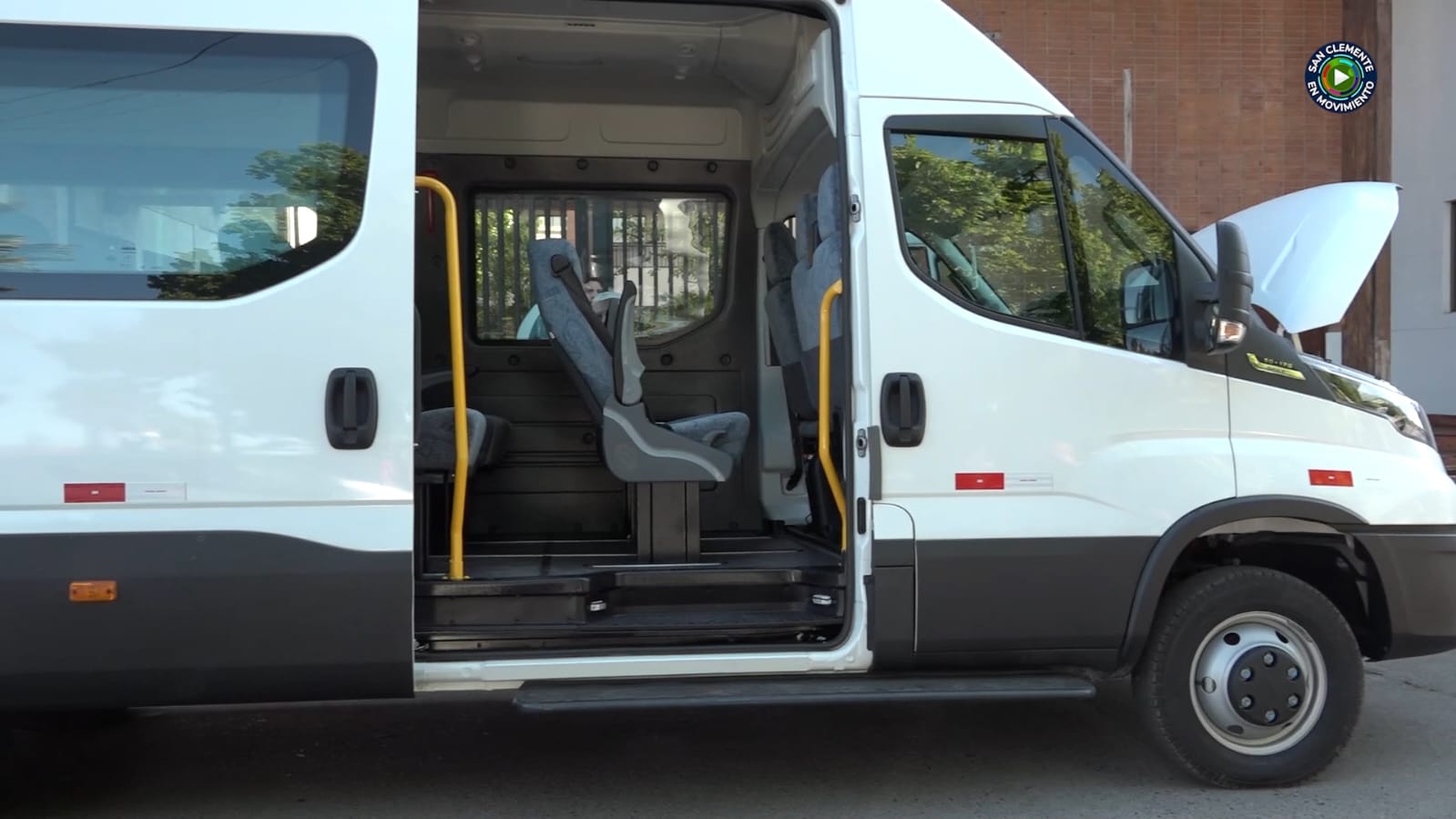 Los adultos mayores de San Clemente disfrutarán de transporte gratuito gracias al nuevo autobús municipal.