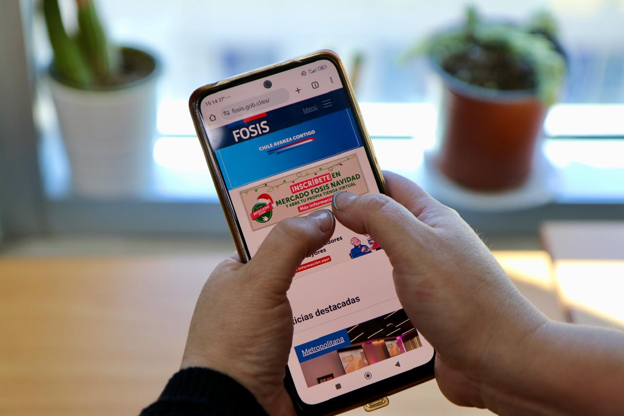 El FOSIS convoca a emprendedores y emprendedoras a unirse sin costo a una plataforma en línea para comercio y ventas navideñas.