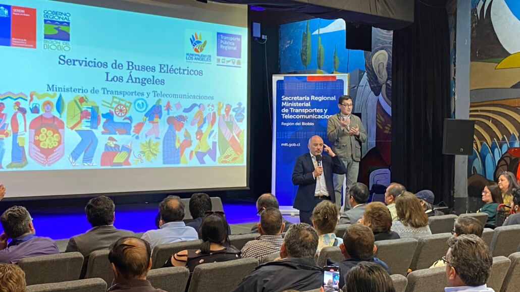 Los Ángeles avanza en la iniciativa de autobuses eléctricos y su conexión con el tren Corto Laja.