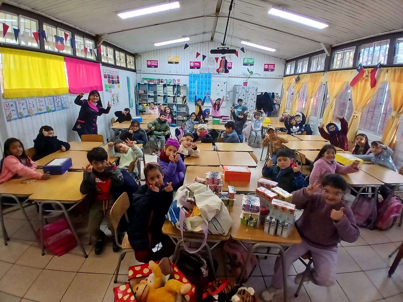 Trabajadores de El Teniente llevaron a cabo una jornada educativa con niños y niñas del Colegio Manso de Velasco en Rancagua.