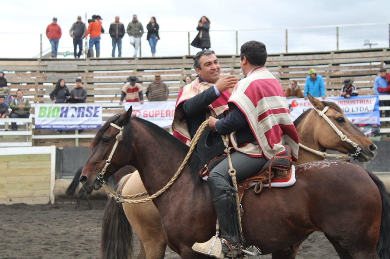 Zonal Sur de Rodeo: Jinetes Zúñiga y Arredondo se consagran campeones.