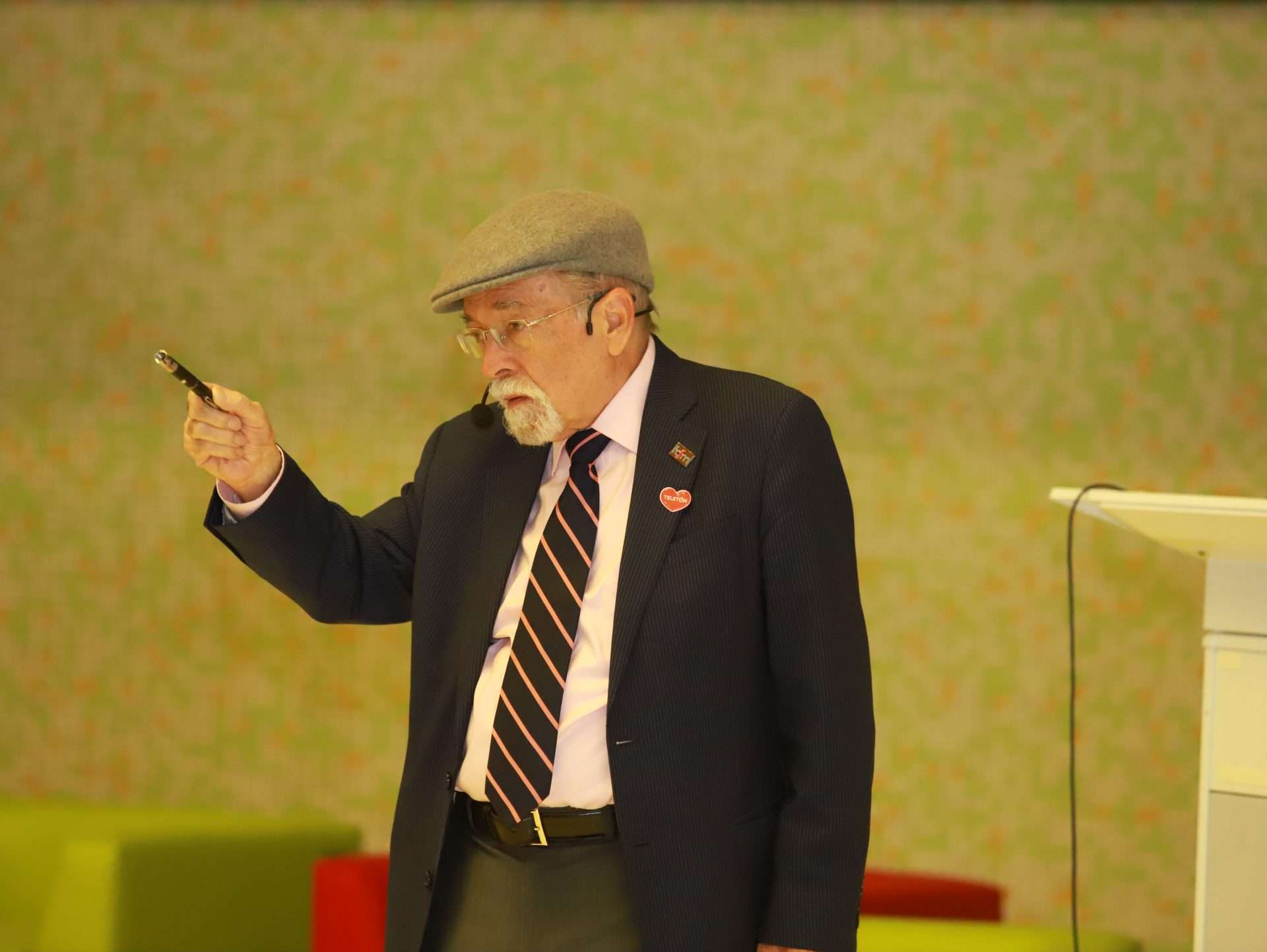 Astrofísico José Maza da inicio a la Segunda Jornada de Investigación en salud en el Hospital Regional Franco Ravera.