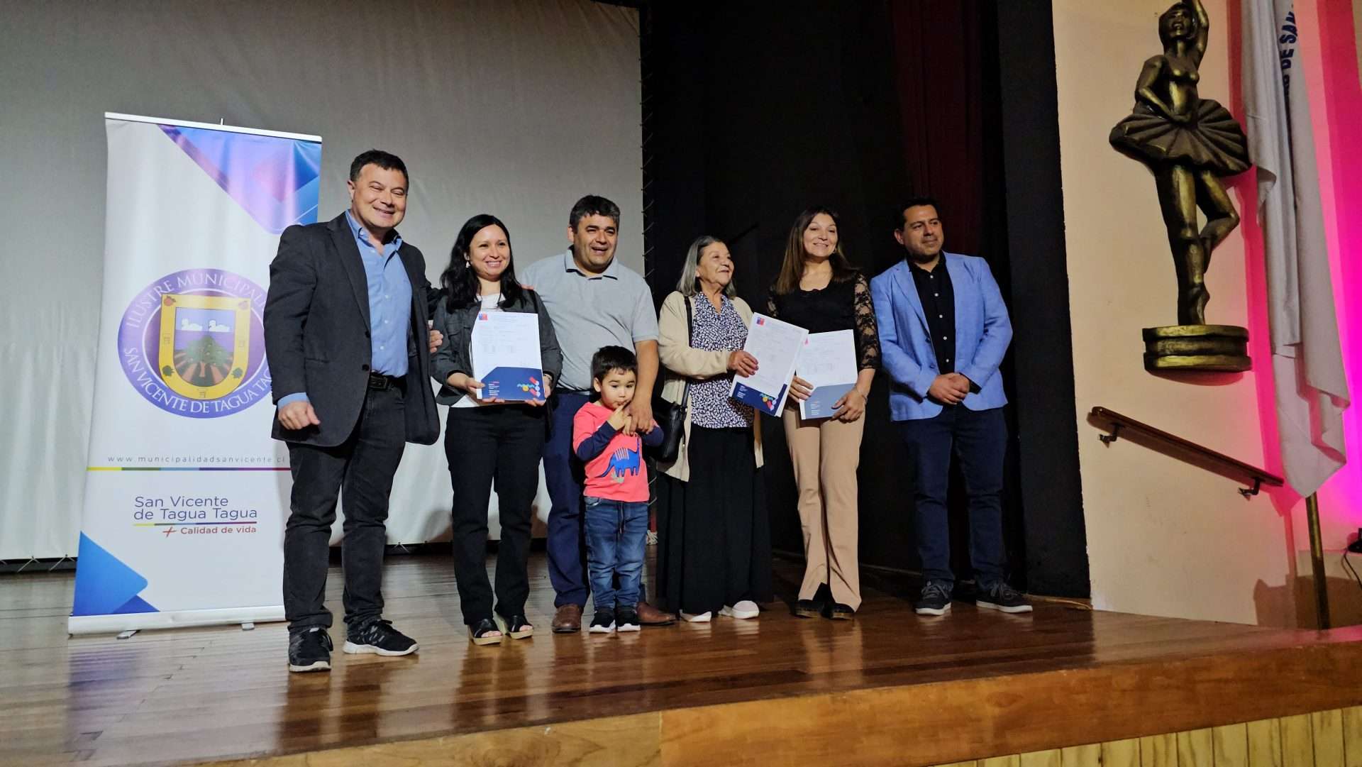 Ocho familias de Quinta logran hacer realidad el sueño de tener su propia casa.