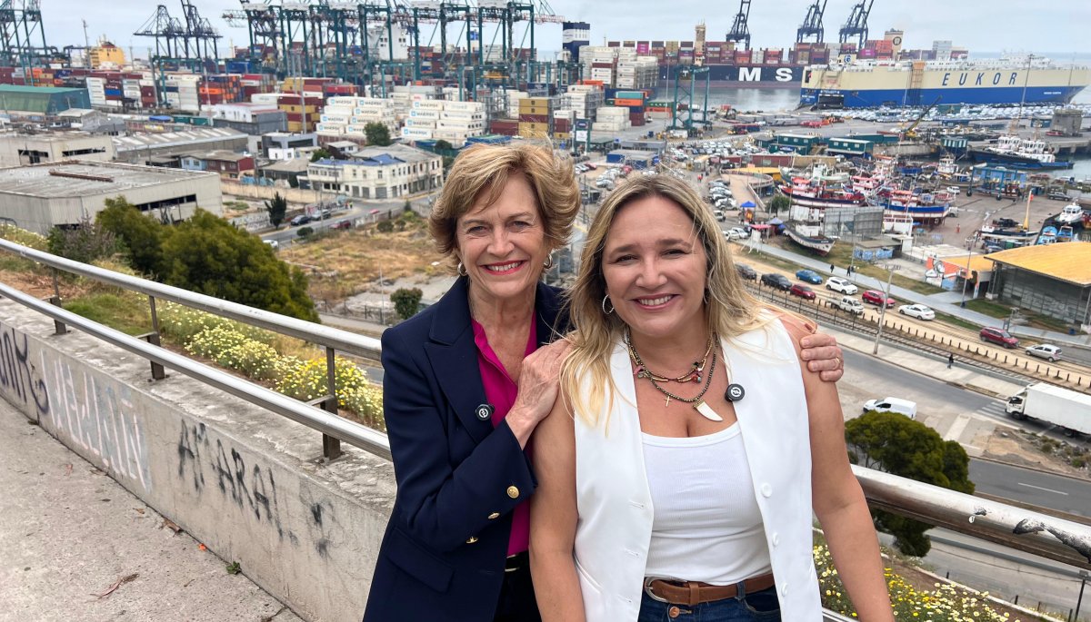 Hoffmann concluye su campaña por la Gobernación de Valparaíso en San Antonio, junto a Matthei.