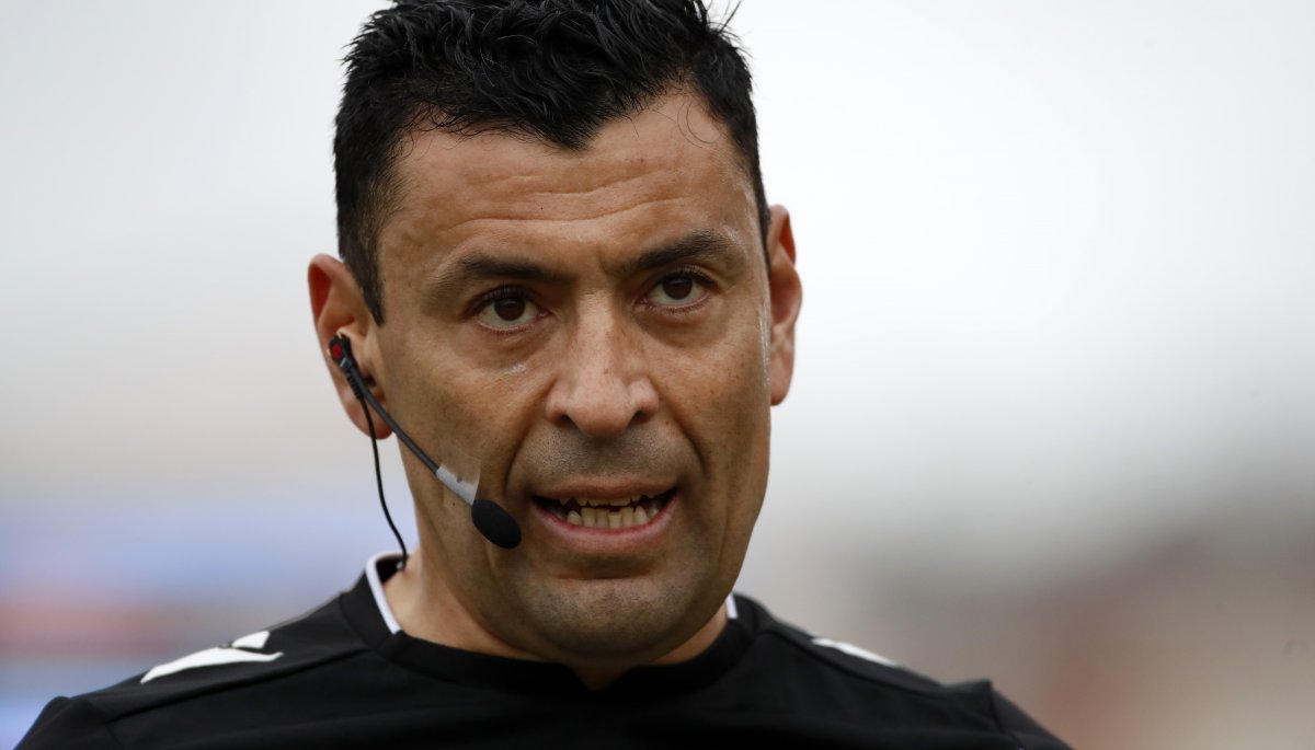 Jefe de la Comisión de Árbitros de la ANFP sobre el gol anulado a la U: «Lo mejor hubiese sido sancionar esa falta de inmediato»