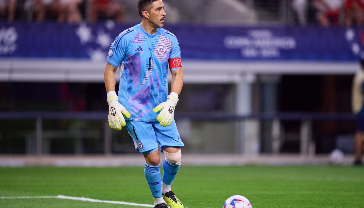 Afirman que Claudio Bravo volvería del retiro para unirse a O’Higgins.