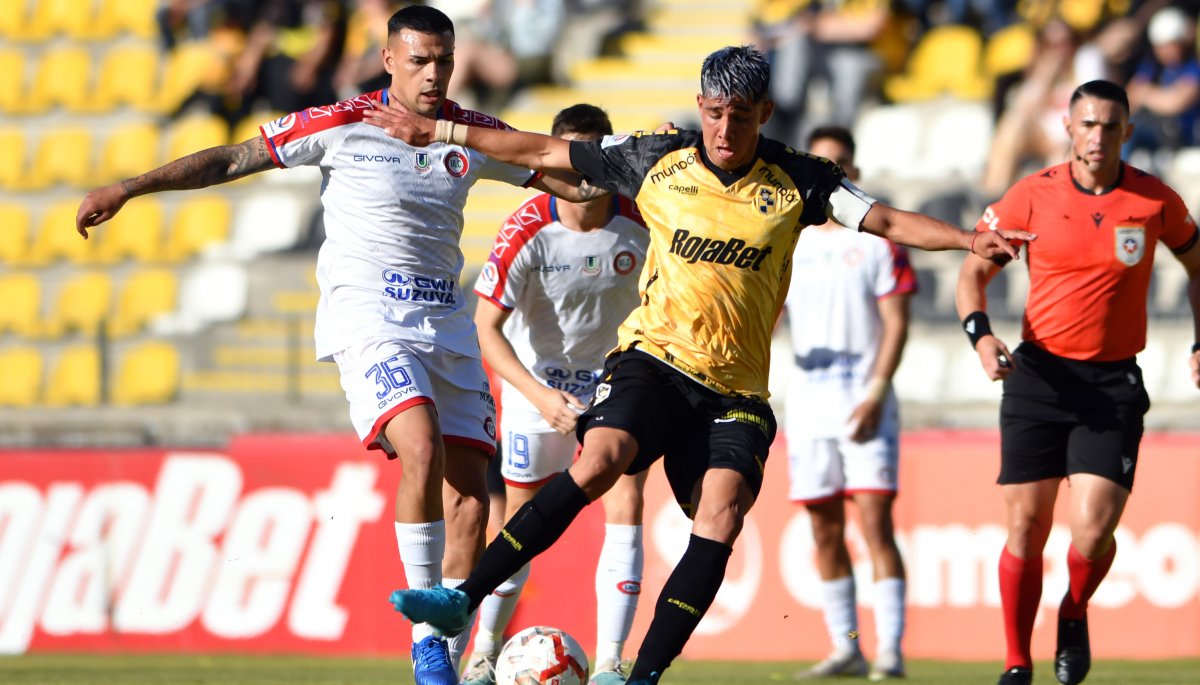 Coquimbo Unido y Unión La Calera igualan sin goles en un partido poco brillante.