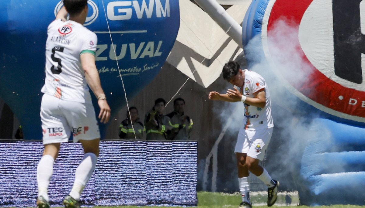 El enfrentamiento entre Unión La Calera y Cobresal fue interrumpido debido a disturbios en las gradas.