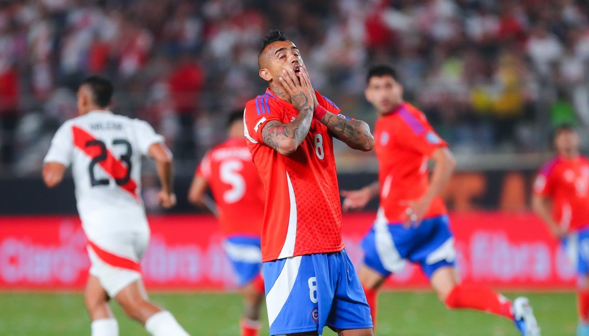 Chile empata con Perú en Lima y continúa en el último lugar de la tabla rumbo al Mundial.