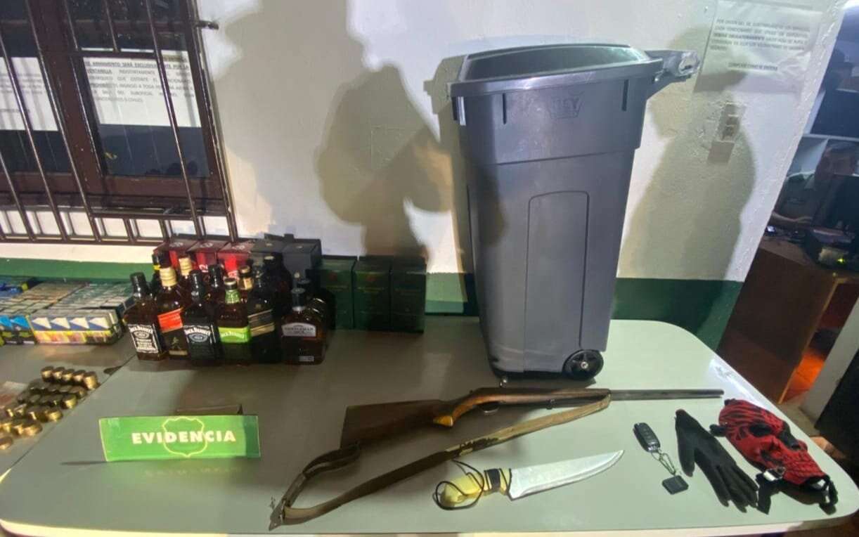 Atraco en botillería de Santa Cruz culmina con dos detenidos y especies recuperadas.
