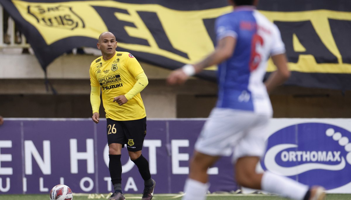 Humberto Suazo anuncia su renovación con San Luis de Quillota y señala que en 2025 será su “último baile”.