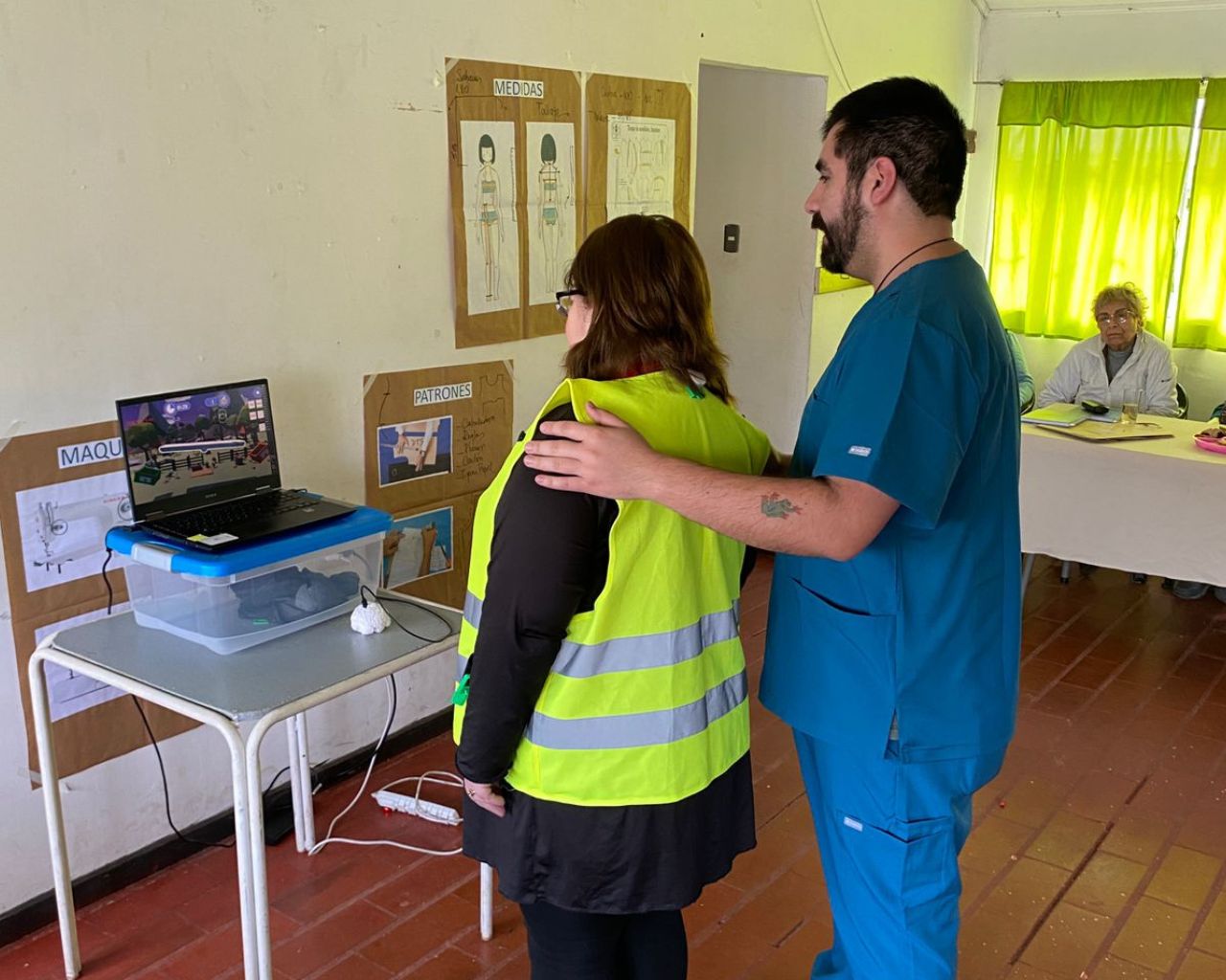 Investigadores ponen a prueba una innovadora tecnología kinésica en centros comunitarios de Talca.