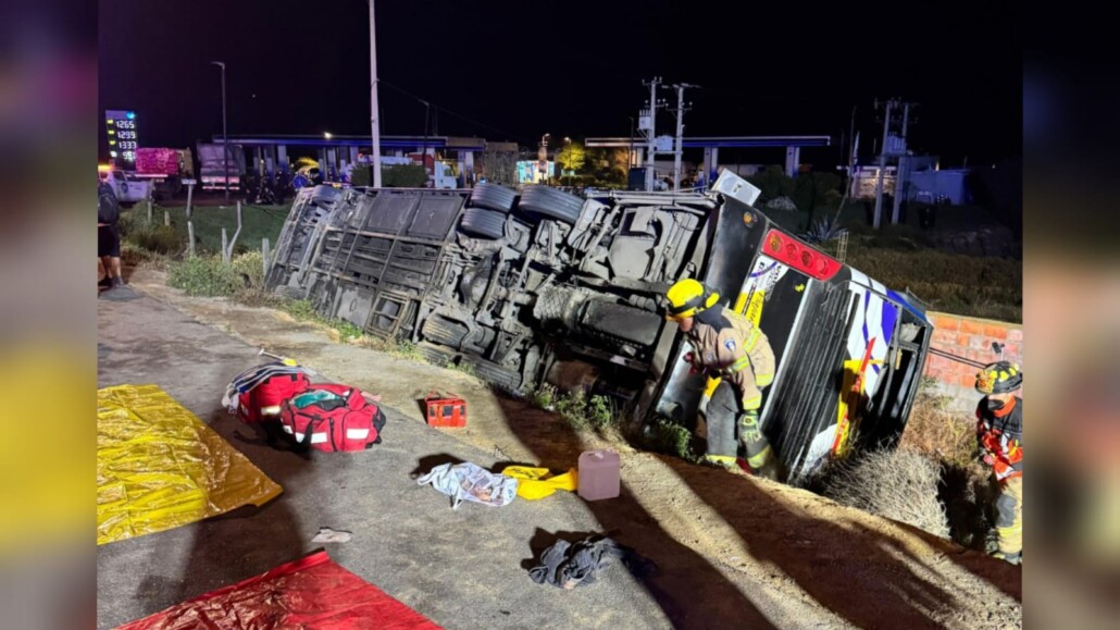 Volcadura de bus con hinchas de Colo Colo en plena celebración: dos heridos en estado crítico.