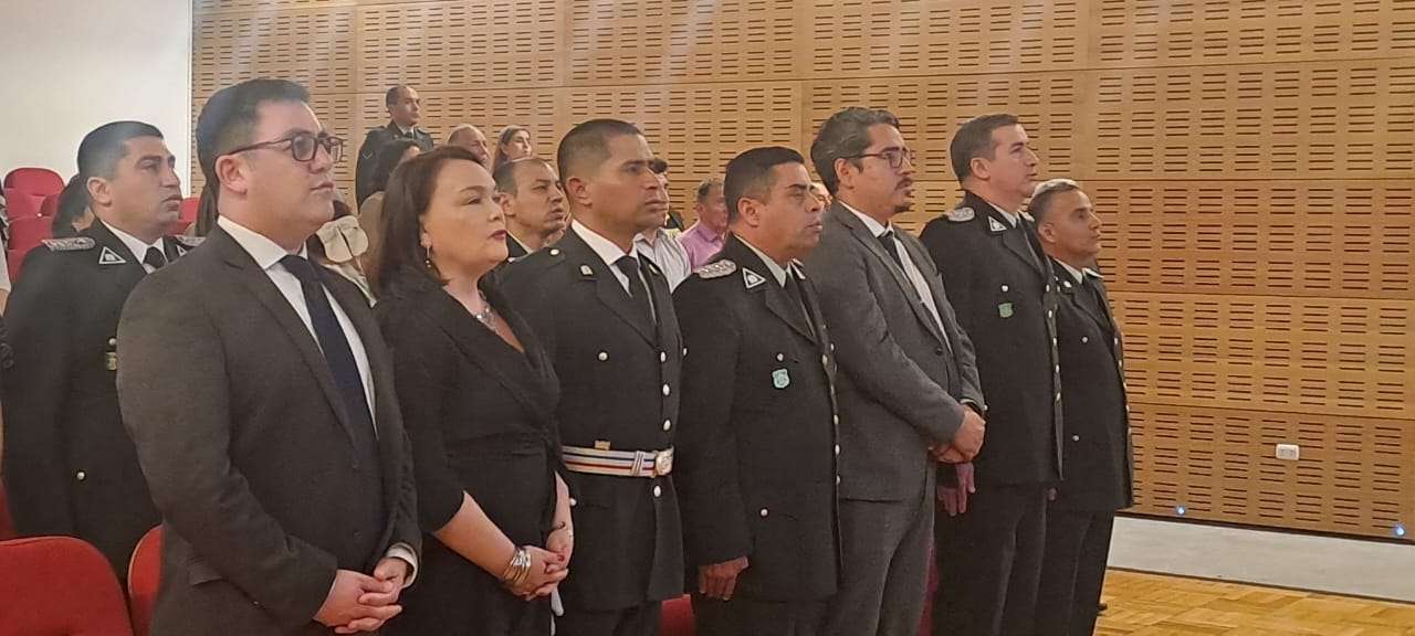 Ascensos y condecoraciones en ceremonia de Gendarmería en Rancagua.