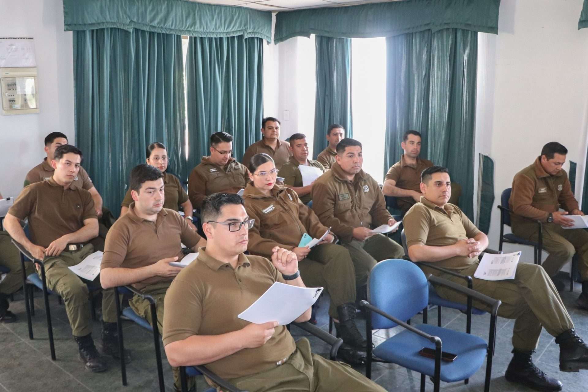 Oficina de migración municipal instruye a funcionarios de Carabineros.