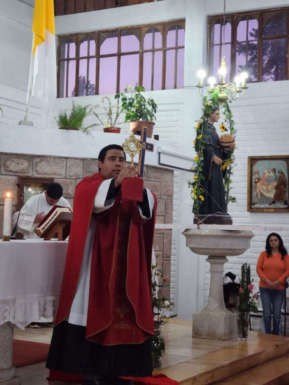Última parada de la Reliquia de la Santa Cruz en Cardenal Caro.