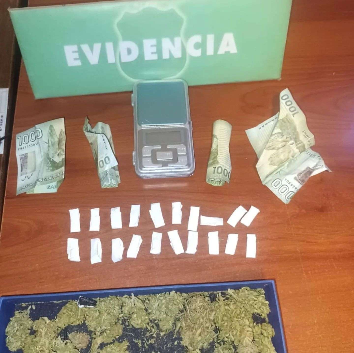 Tres detenidos evitan fiscalizaciones de carabineros en el Retén El Huique.