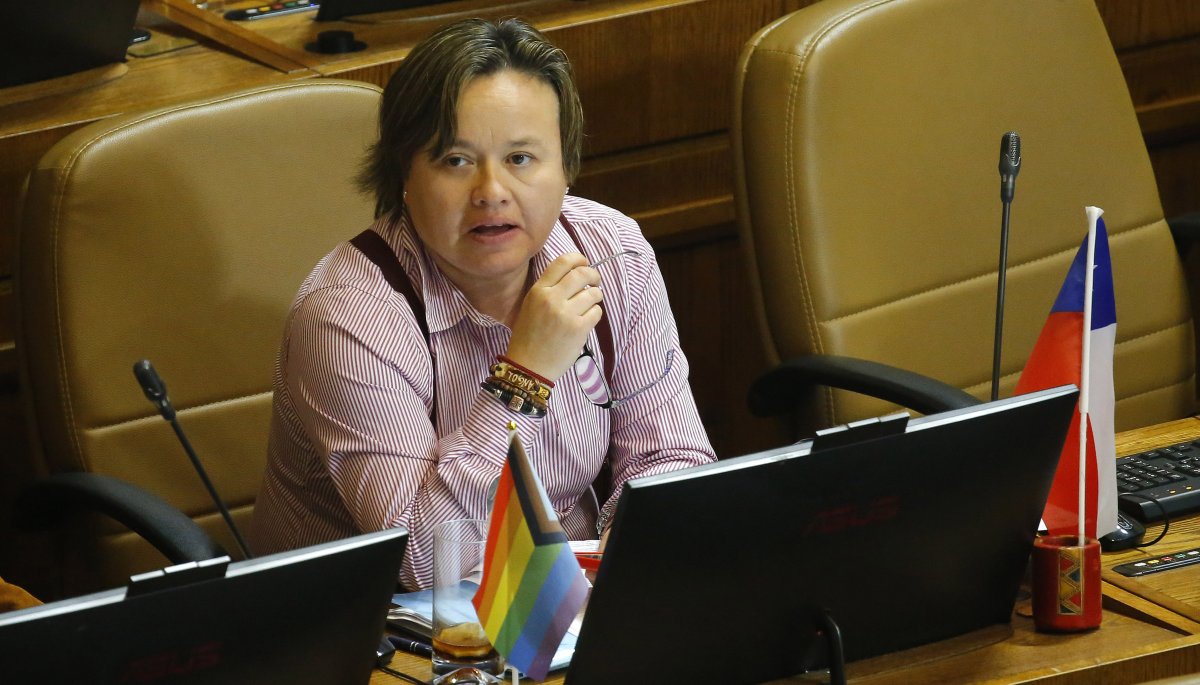 Denuncian a la diputada del Frente Amplio, Marcela Riquelme, por abuso sexual.