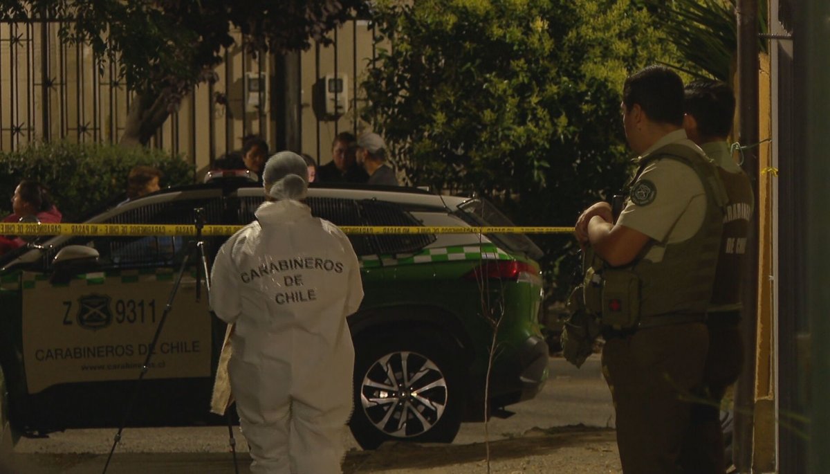 Hombre que viajaba en un automóvil robado fue abatido a balazos tras una discusión en Pudahuel.