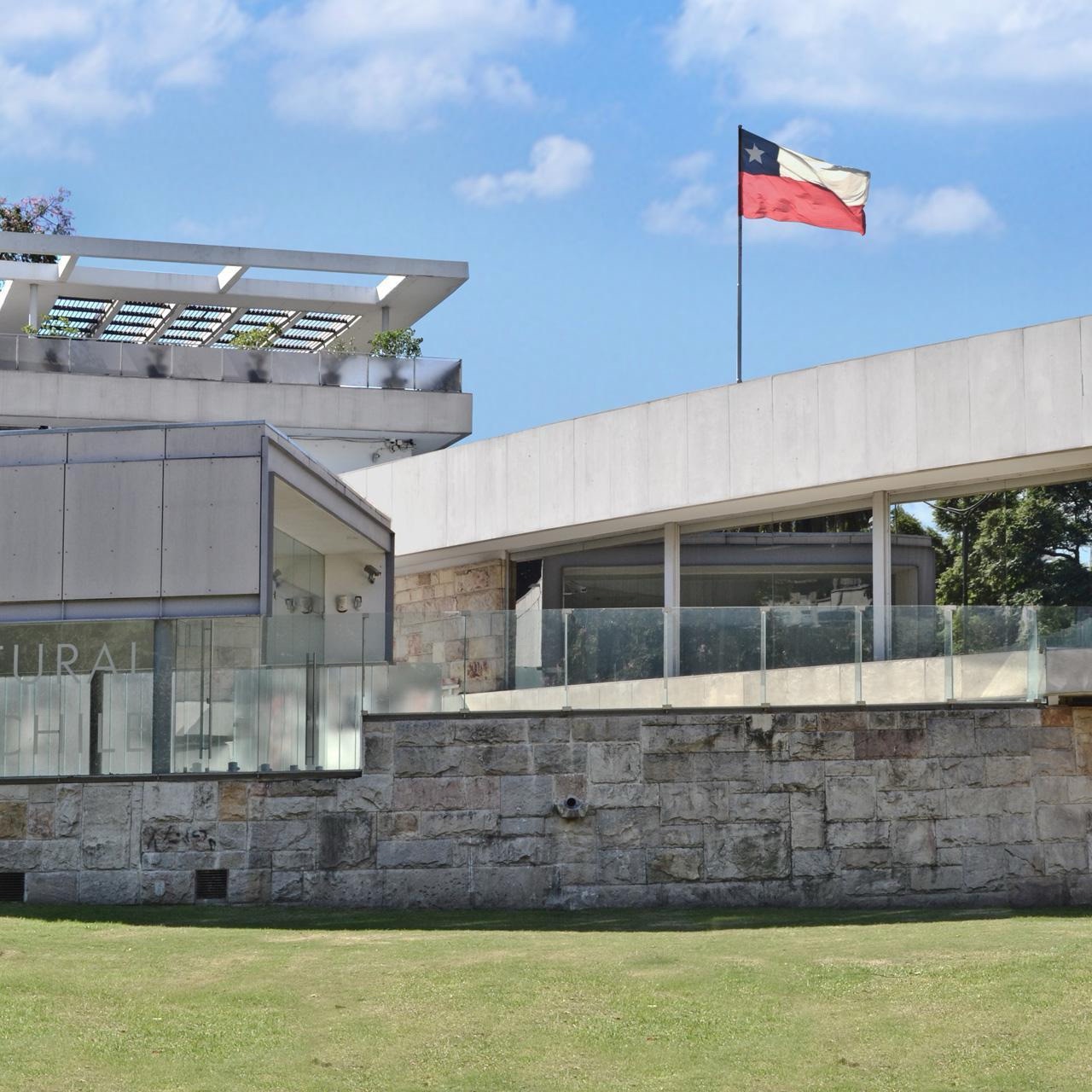 Escándalo financiero en la Embajada de Chile en Buenos Aires: Investigación interna sin denuncias oficiales.