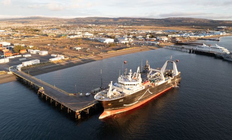 TotalEnergies H2 y Empresa Portuaria Austral suscriben convenio para promover la producción de hidrógeno verde en Magallanes.