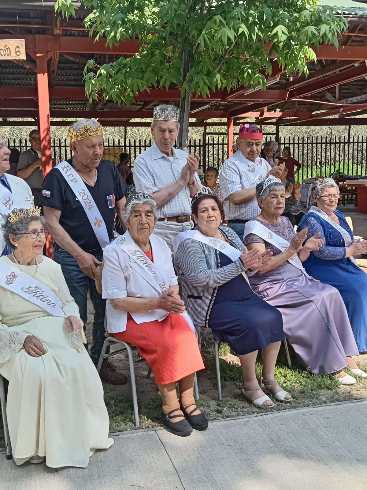 Celebran el fin del Mes del Adulto Mayor.