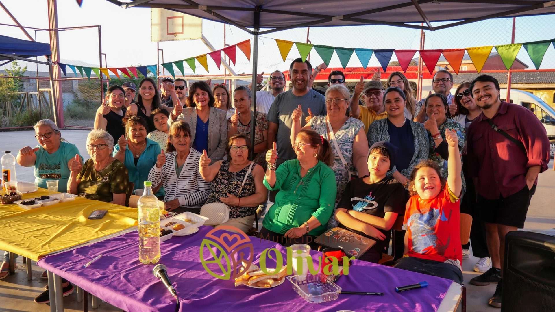El programa se reunió con los vecinos de la Población Las Brisas para presentar las futuras obras que se llevarán a cabo en el sector.