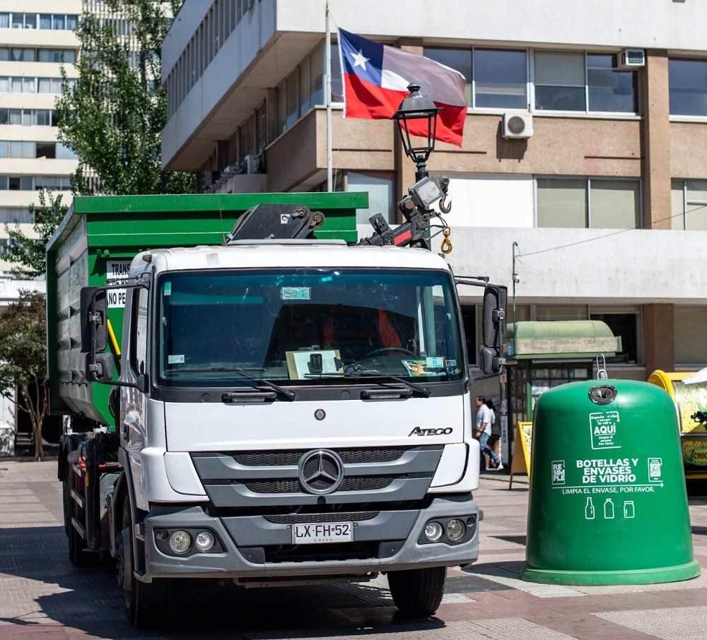 Acuerdo entre la Municipalidad y ReSimple facilitará el inicio de operaciones de reciclaje.