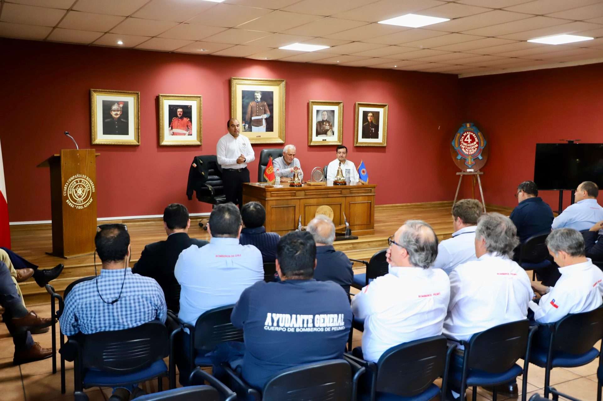 Bomberos intenta acelerar proyectos para material mayor.