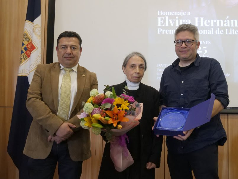 La PUCV rinde homenaje a la galardonada con el Premio Nacional de Literatura 2024.