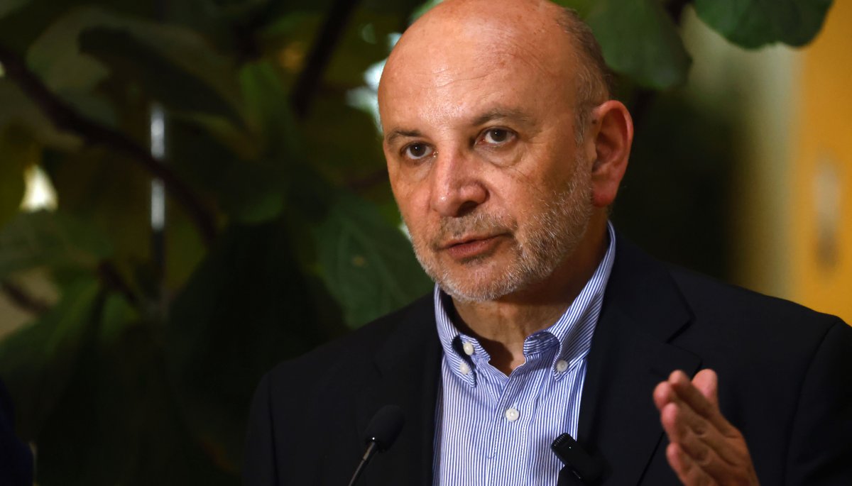 Senador Castro exige al Gobierno que «asuma su propia responsabilidad» en la ley corta de Isapres.