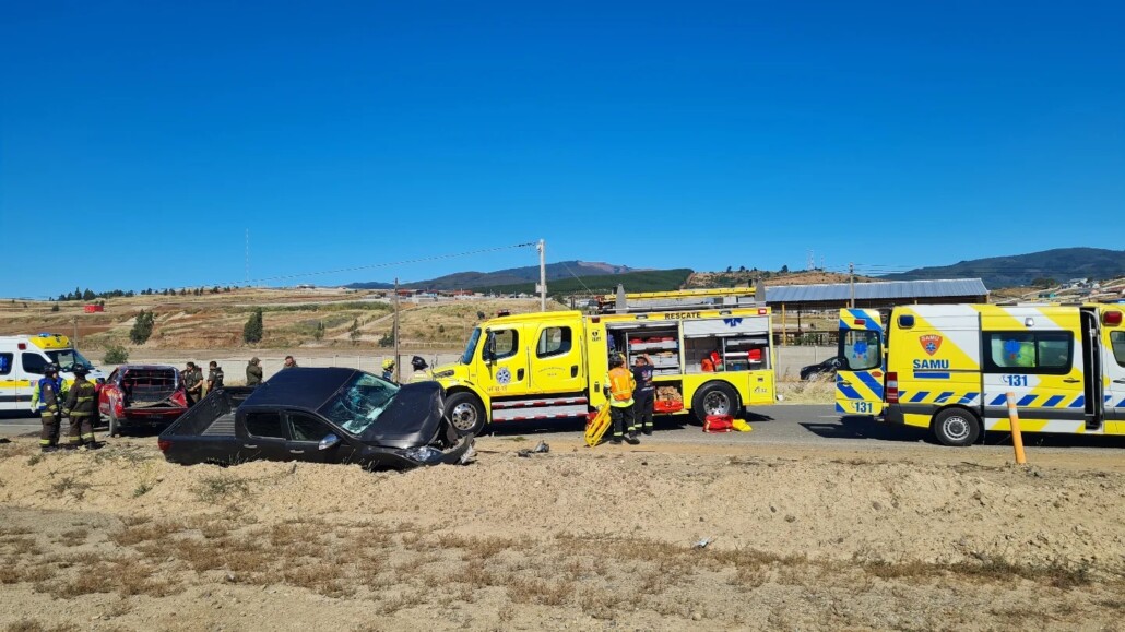 Fuerte choque entre camionetas causó múltiples heridos en Angol.