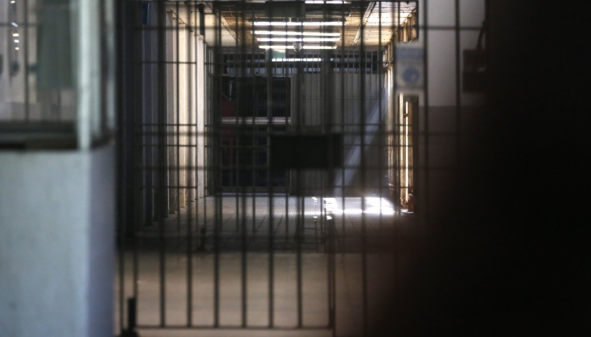 Gendarmería investiga ritual «con símbolos satánicos» en asesinato de recluso decapitado en Concepción.