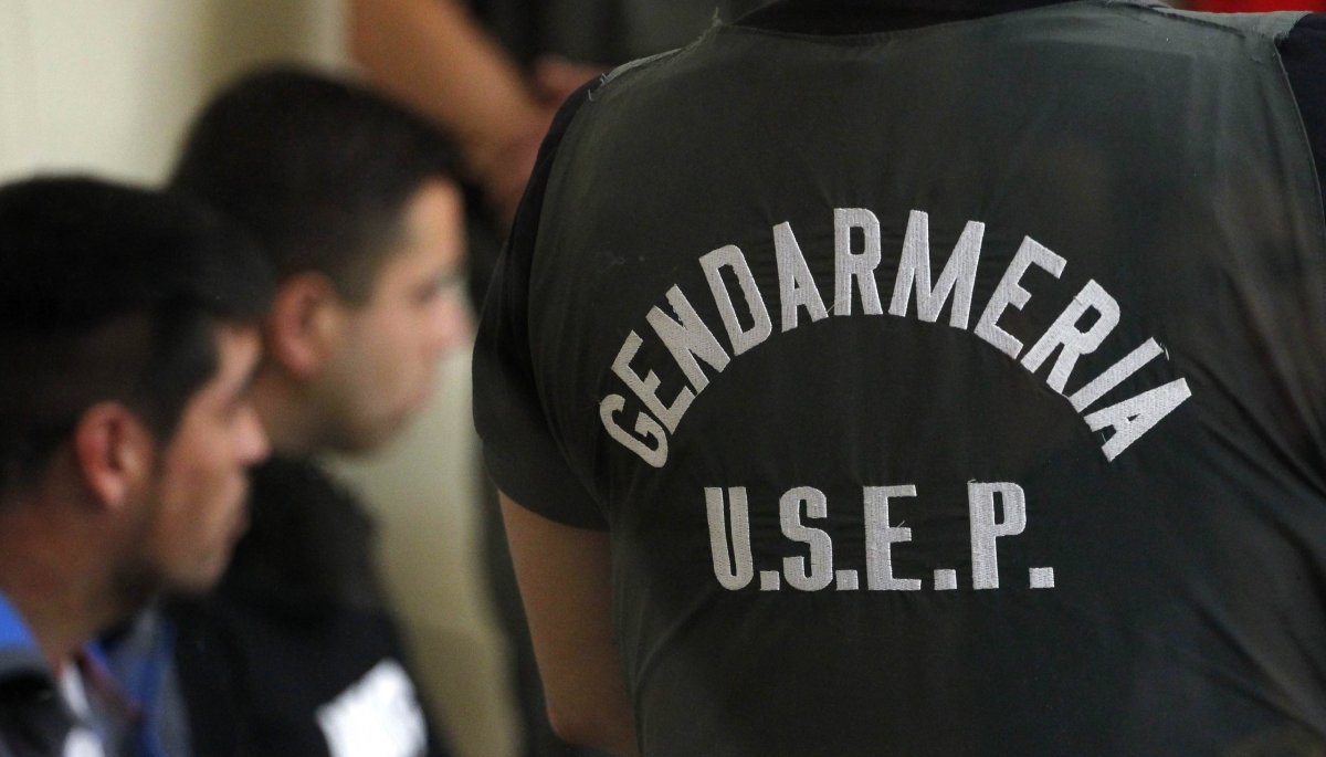 Delito familiar: Padre, madre e hijo de 17 años sentenciados por intentos de homicidio en Alto Hospicio.