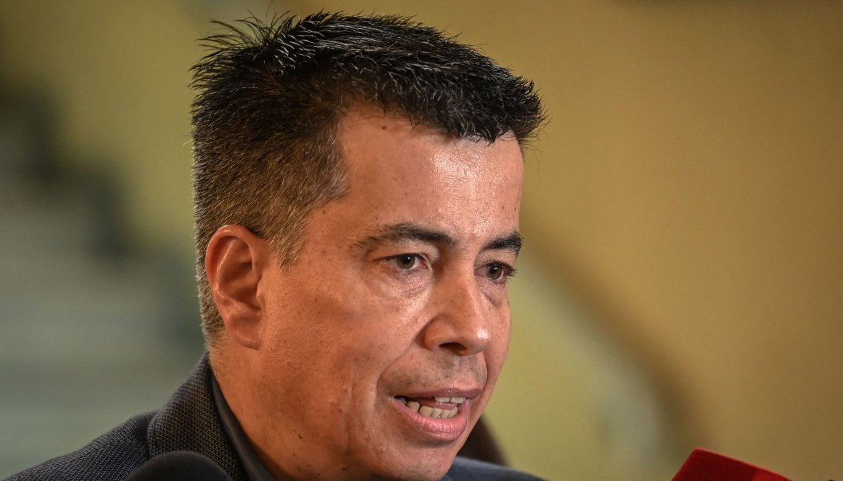 El diputado Celis pide a la Contraloría indagar sobre las responsabilidades administrativas en la crisis de listas de espera.