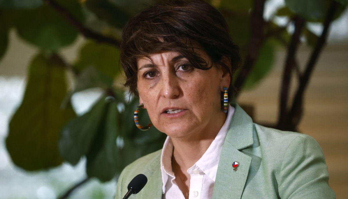 La oposición intenta convocar a la ministra de Salud para que explique en el Congreso la administración de las listas de espera.