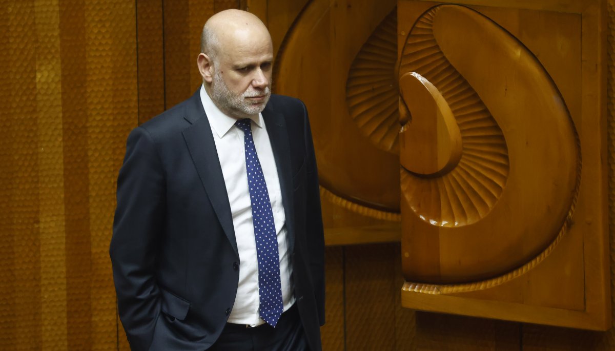 Ministro Elizalde respalda a Boric y explica las fallas en la gestión del caso Monsalve.