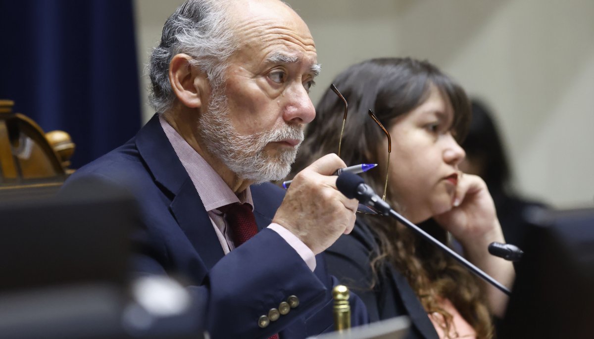 Senador DC Iván Flores no cierra la puerta a una candidatura presidencial: «Es necesario dialogar»