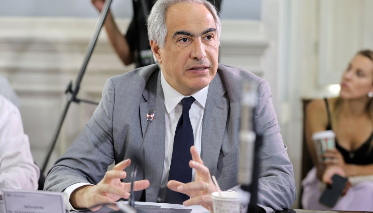 Embajador argentino y senador Chahuán solicitan a Boric y Milei el abrazo del Beagle.