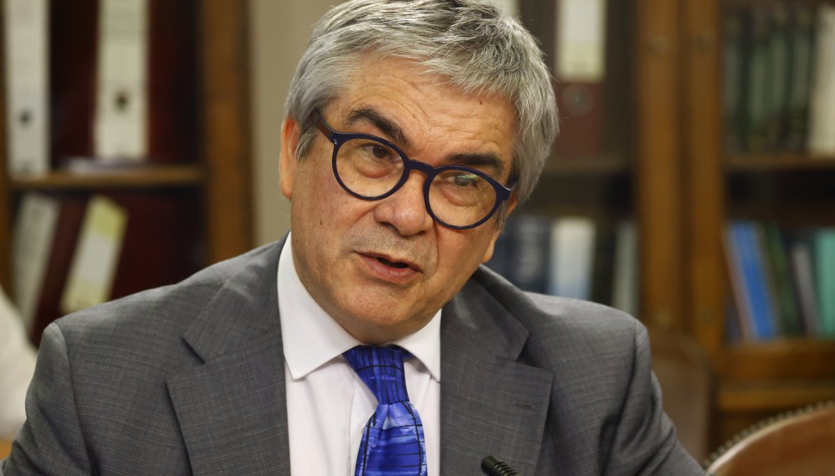 Ministro de Hacienda relaciona el estallido social con el endeudamiento familiar y el aumento del costo de vida: «Es un fenómeno de la clase media».