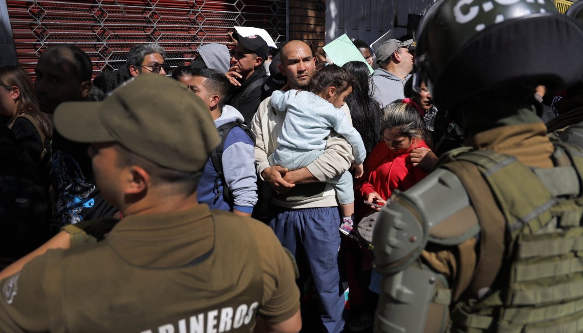 Cadem: El 77% de los chilenos se opone a la inmigración en el país.